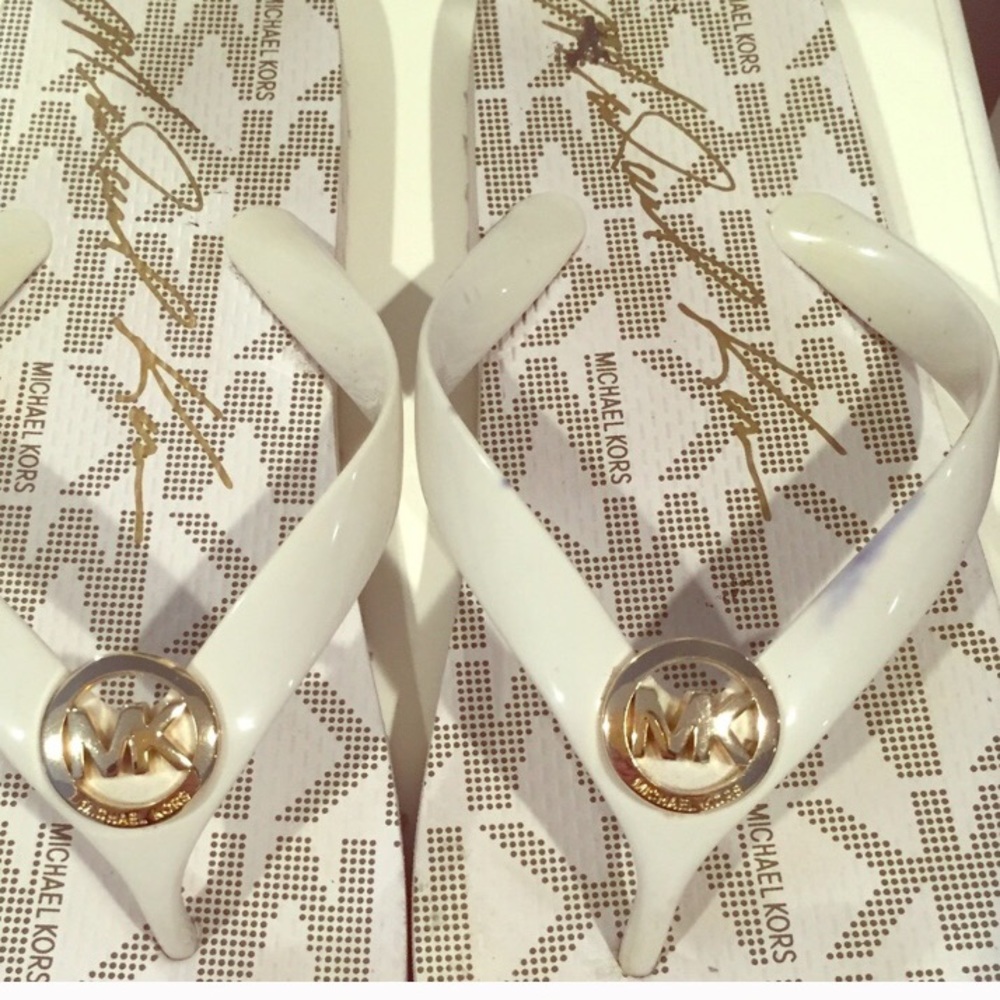 Micheal Kors flip flops